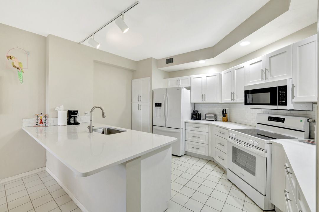 6500 Valen Way #A-305, Naples, FL 34108