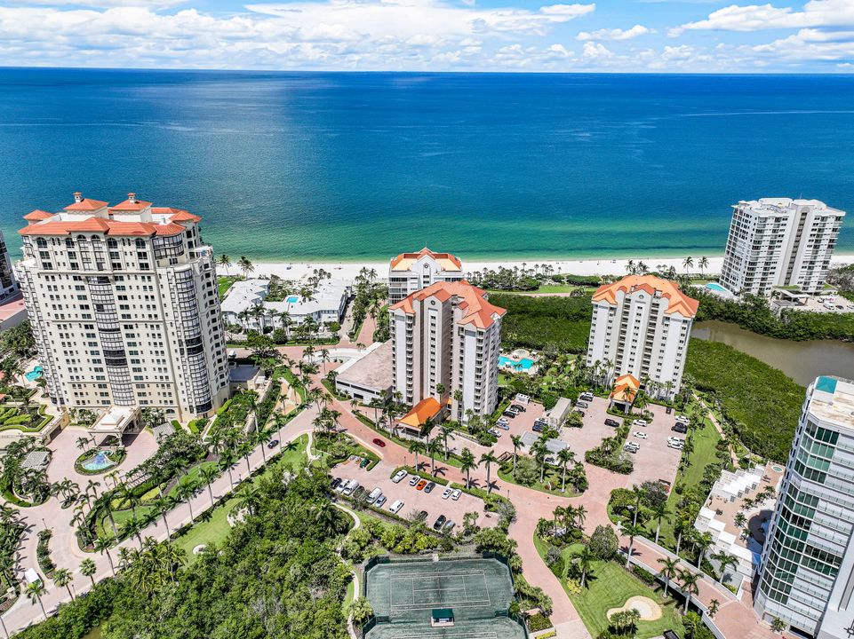 40 Seagate Dr #702, Naples, FL 34103