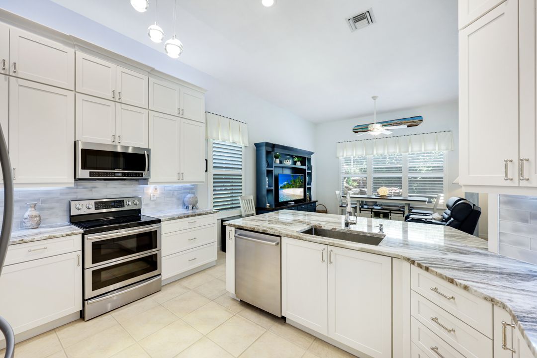 20552 Foxworth Cir, Estero, FL 33928