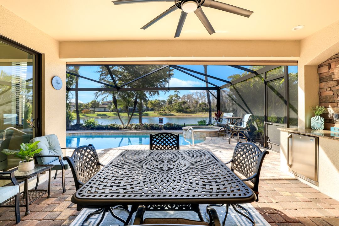 9457 Rialto Dr, Naples, FL 34113