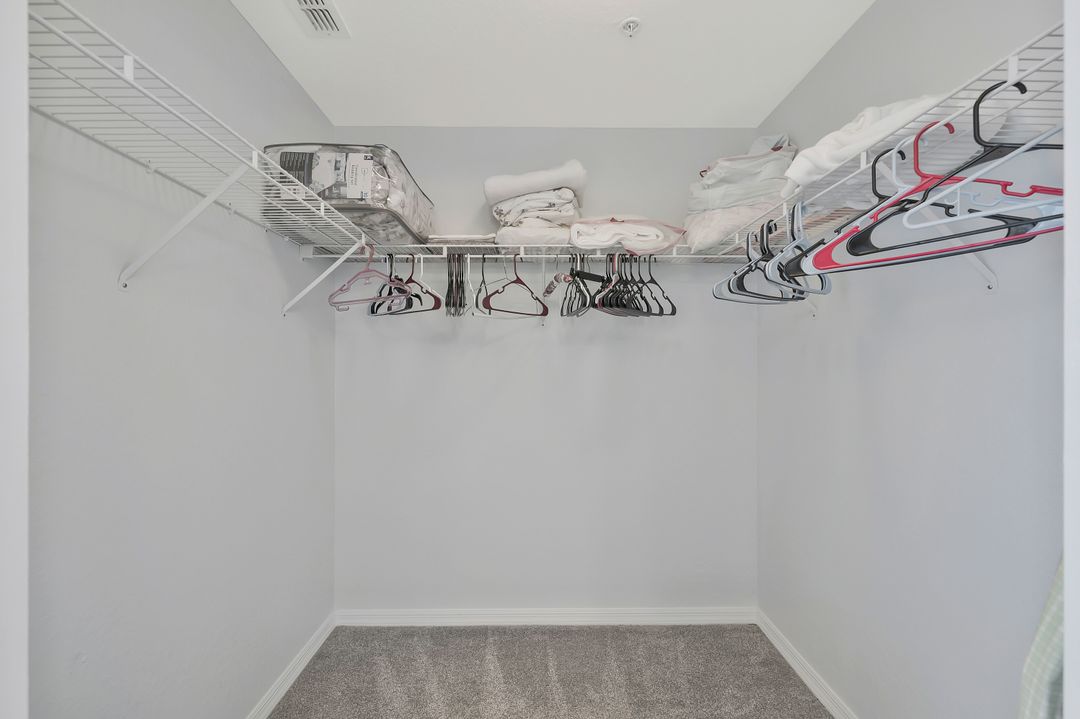 186 Gabriel Cir #9, Naples, FL 34104