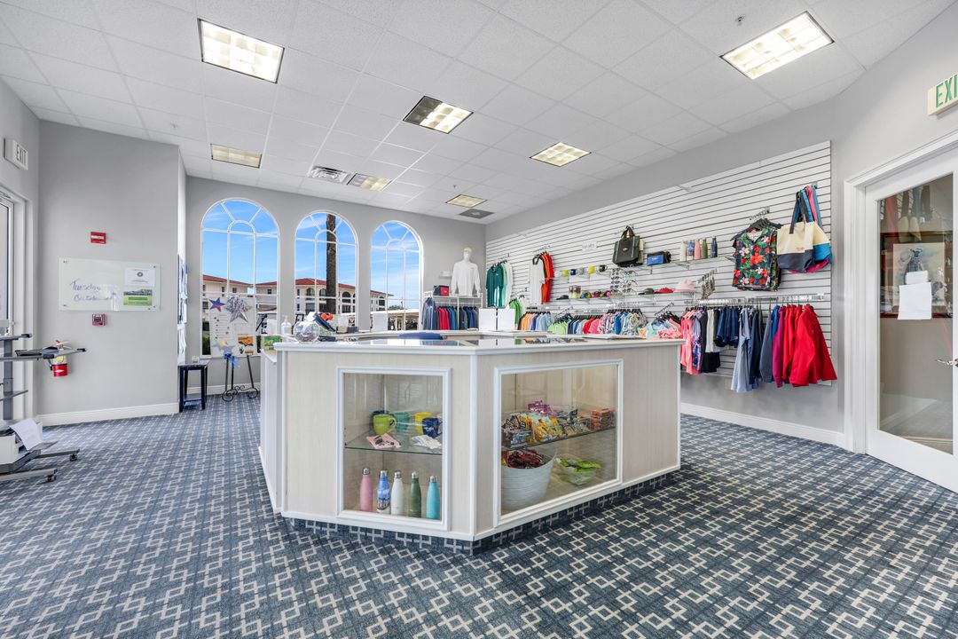 37 High Point Cir E #109, Naples, FL 34103