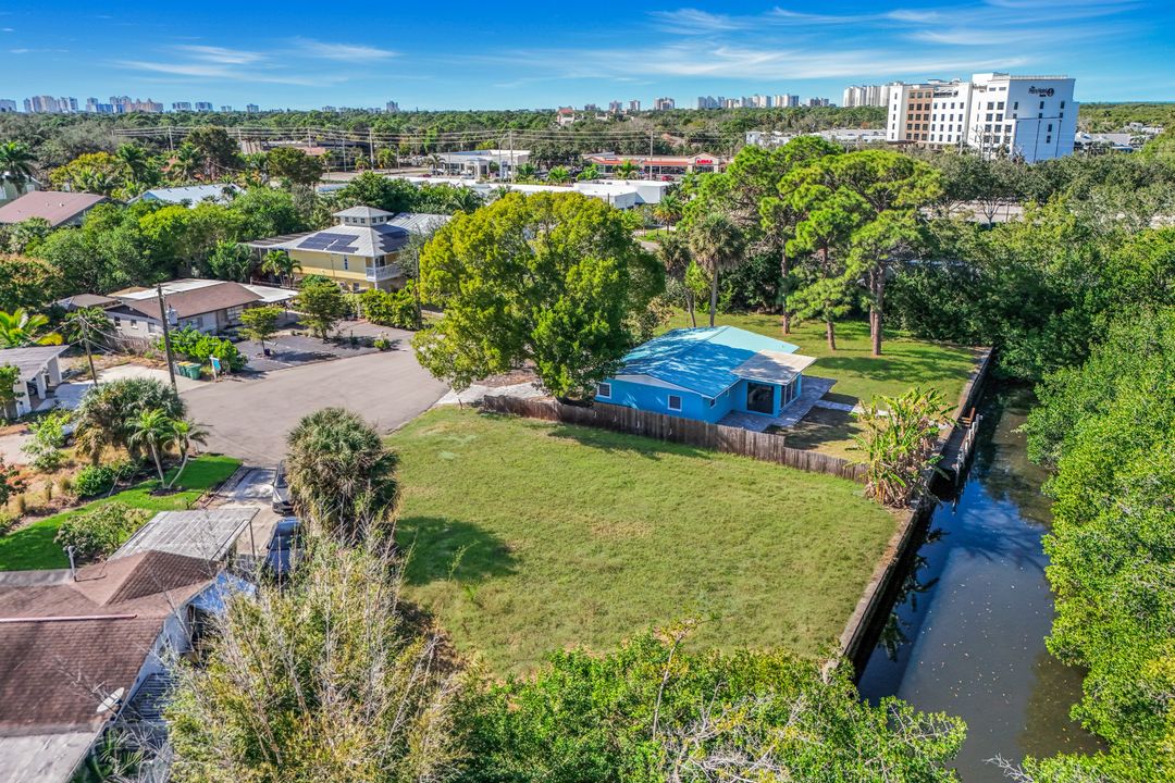 59 River Ct, Naples, FL 34110