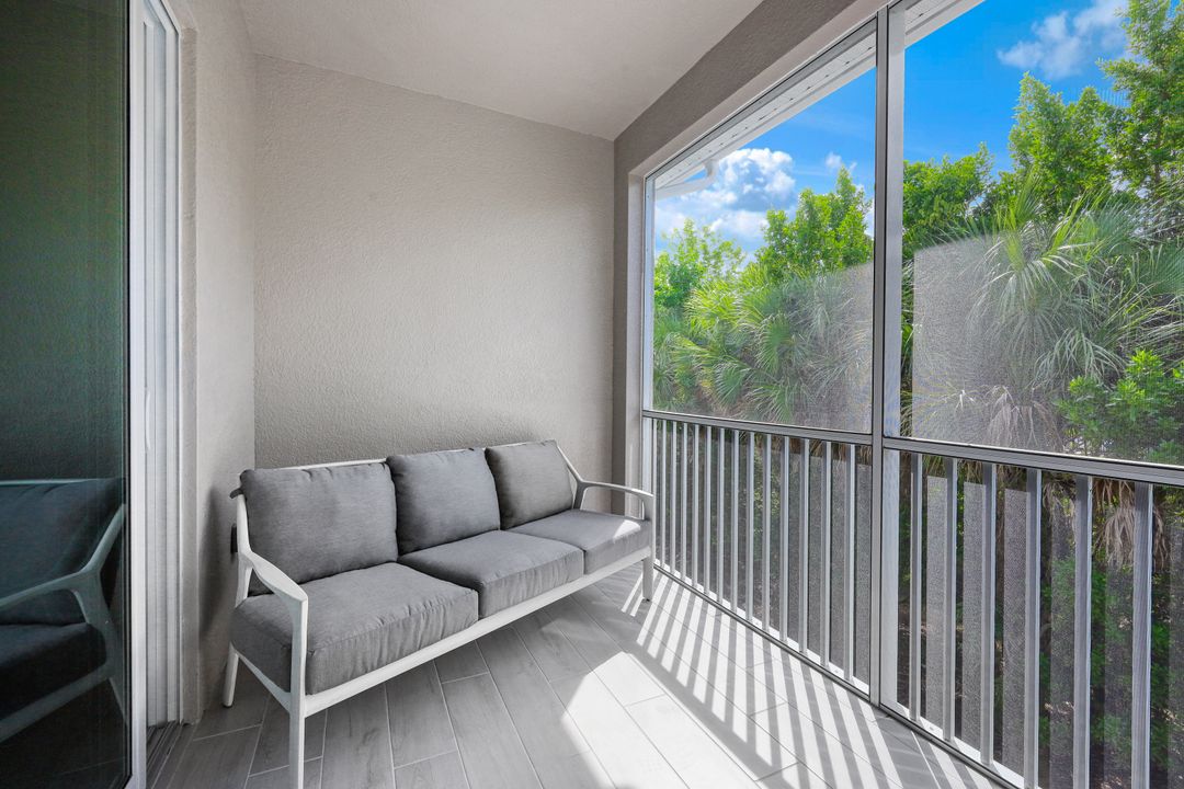 250 Indies Dr E  #202, Naples, FL 34114