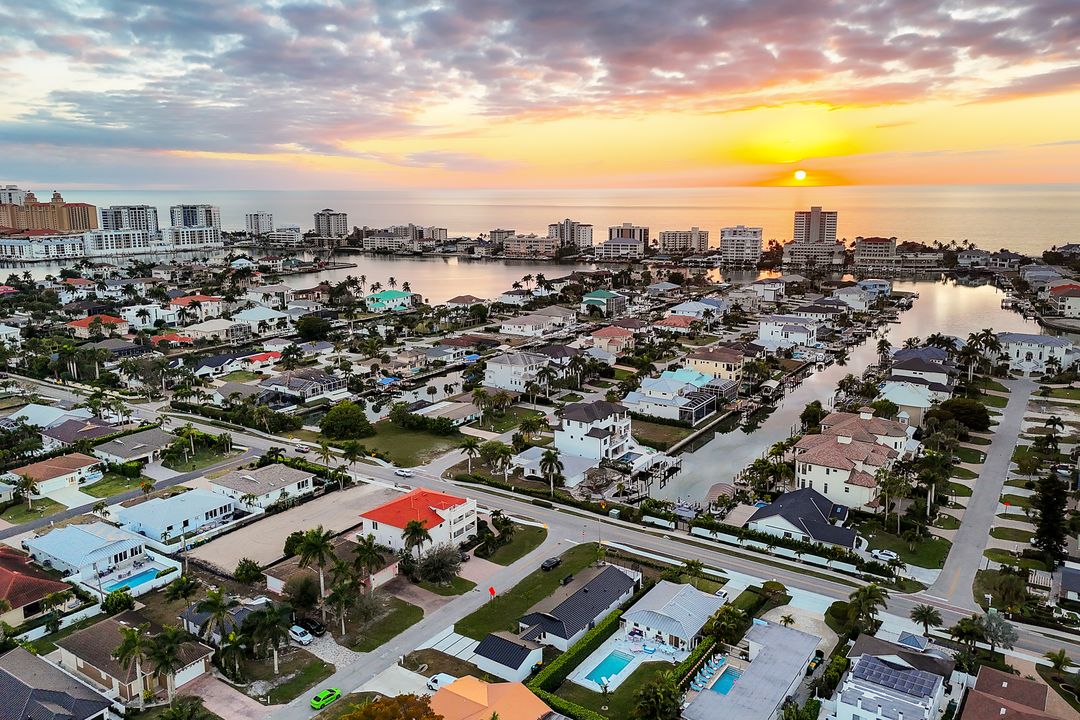 10002 Vanderbilt Dr, Naples, FL 34108