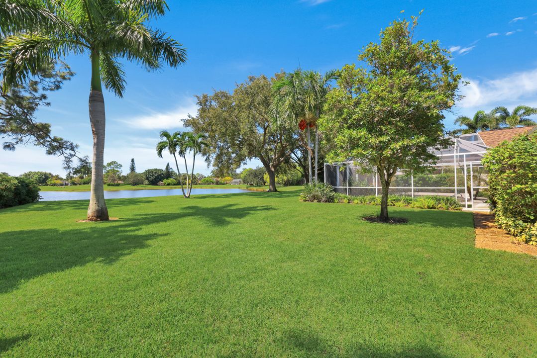 1924 Empress Ct, Naples, FL 34110