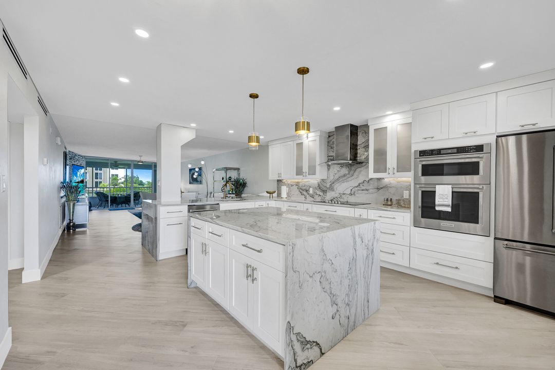 11118 Gulf Shore Dr #302, Naples, FL 34108