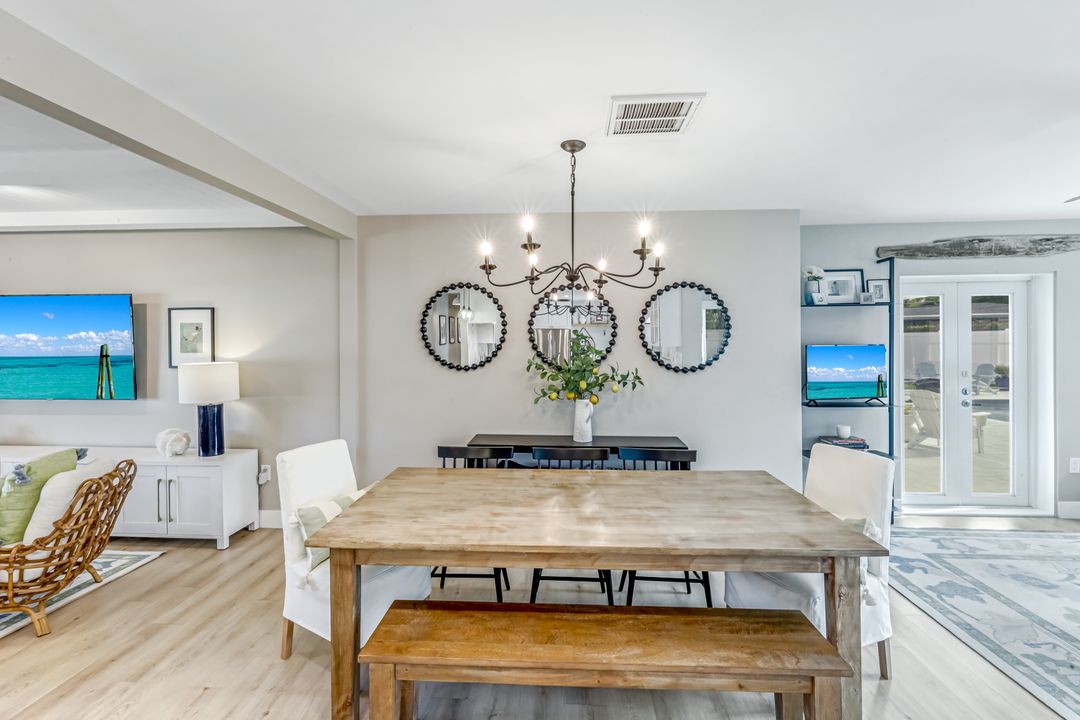 1086 N Town and River Dr, Fort Myers, FL 33919