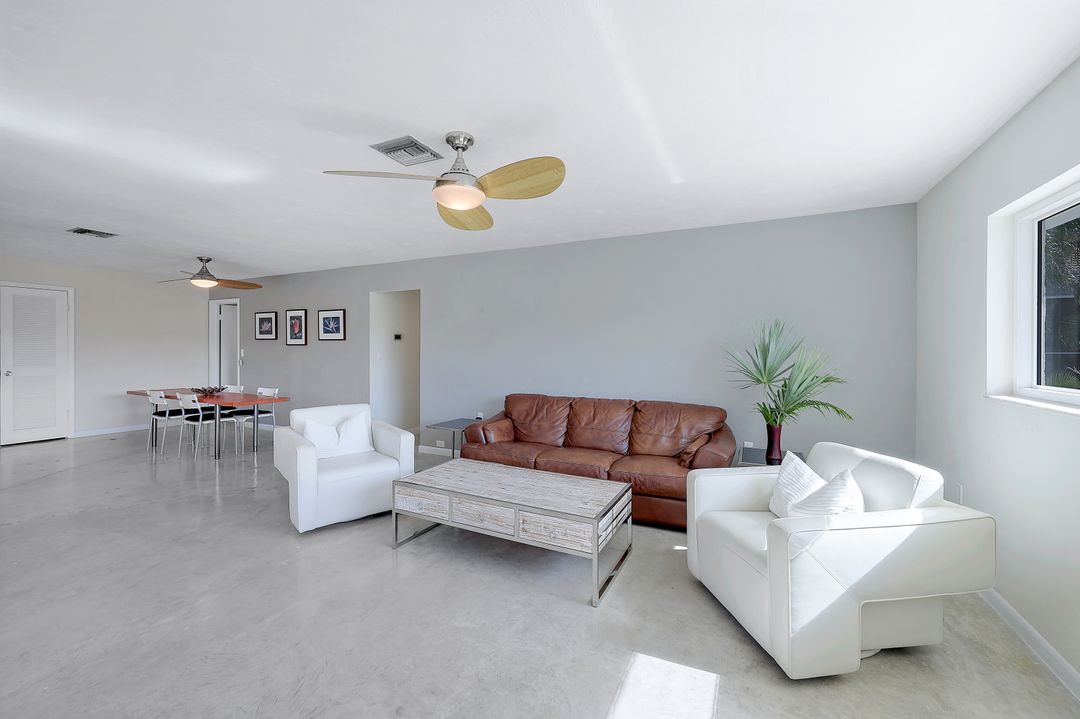 318 Grapewood Ct, Marco Island, FL 34145