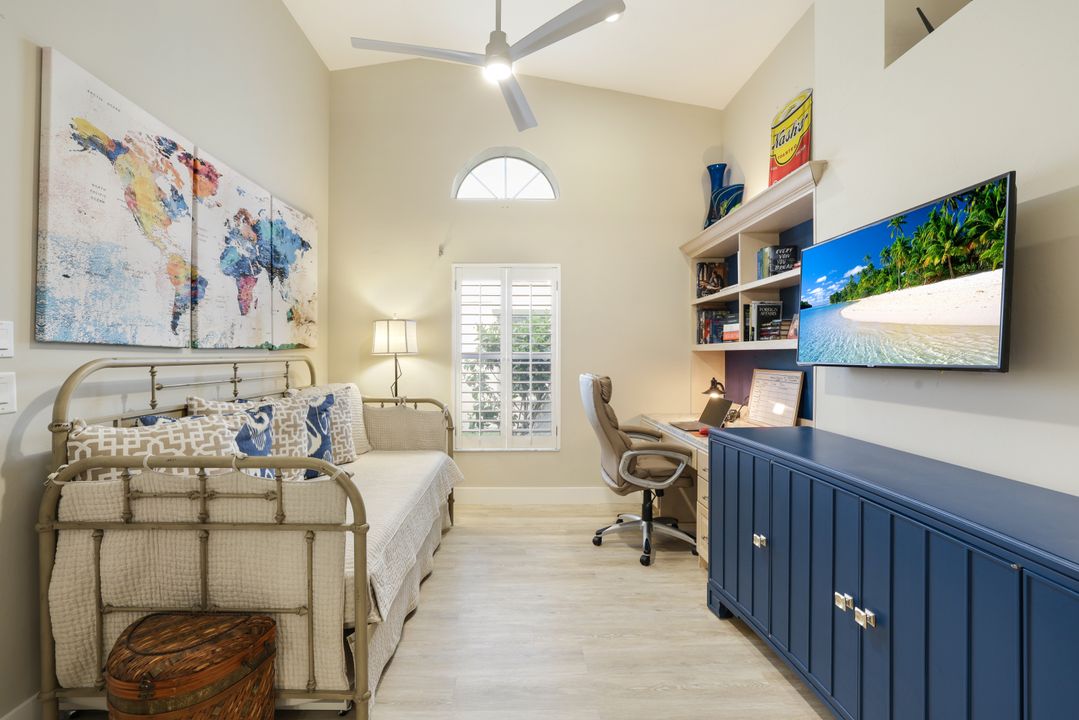 780 Wiggins Bay Dr, Naples, FL 34110