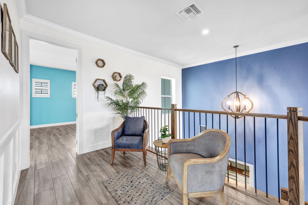 9074 Montserrat Dr, Naples, FL 34114