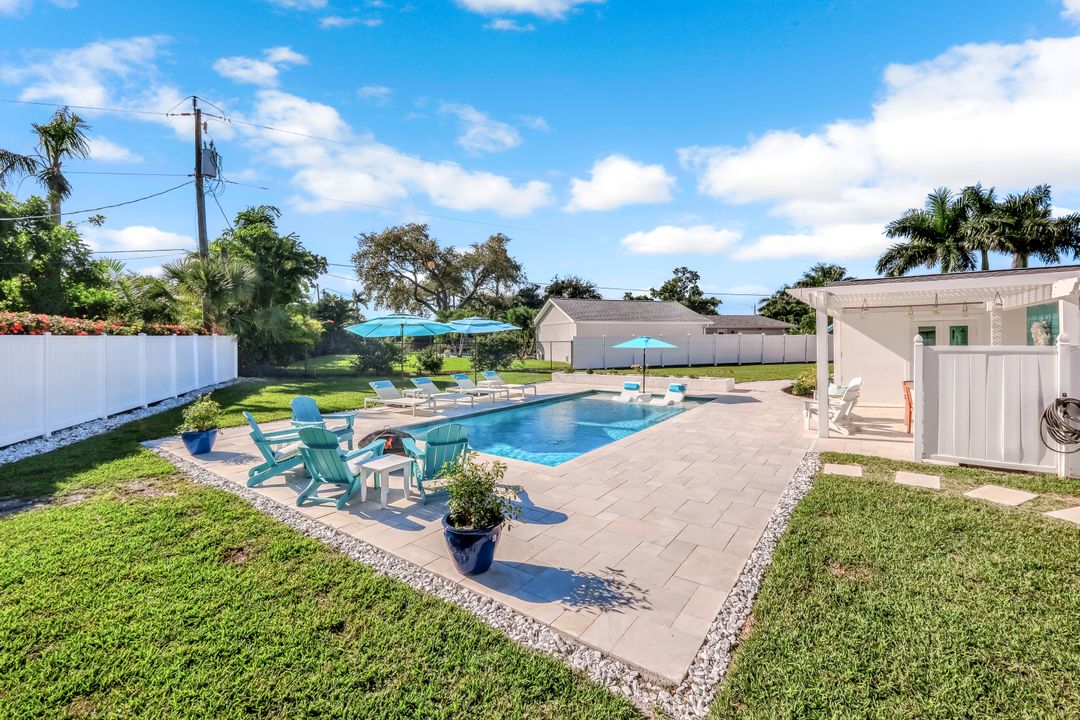 1086 N Town and River Dr, Fort Myers, FL 33919