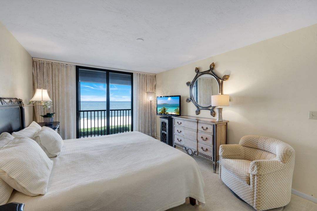 9653 Gulf Shore Dr #303, Naples, FL 34108