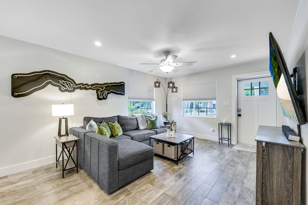 2385 Sunset Ave, Naples, FL 34112