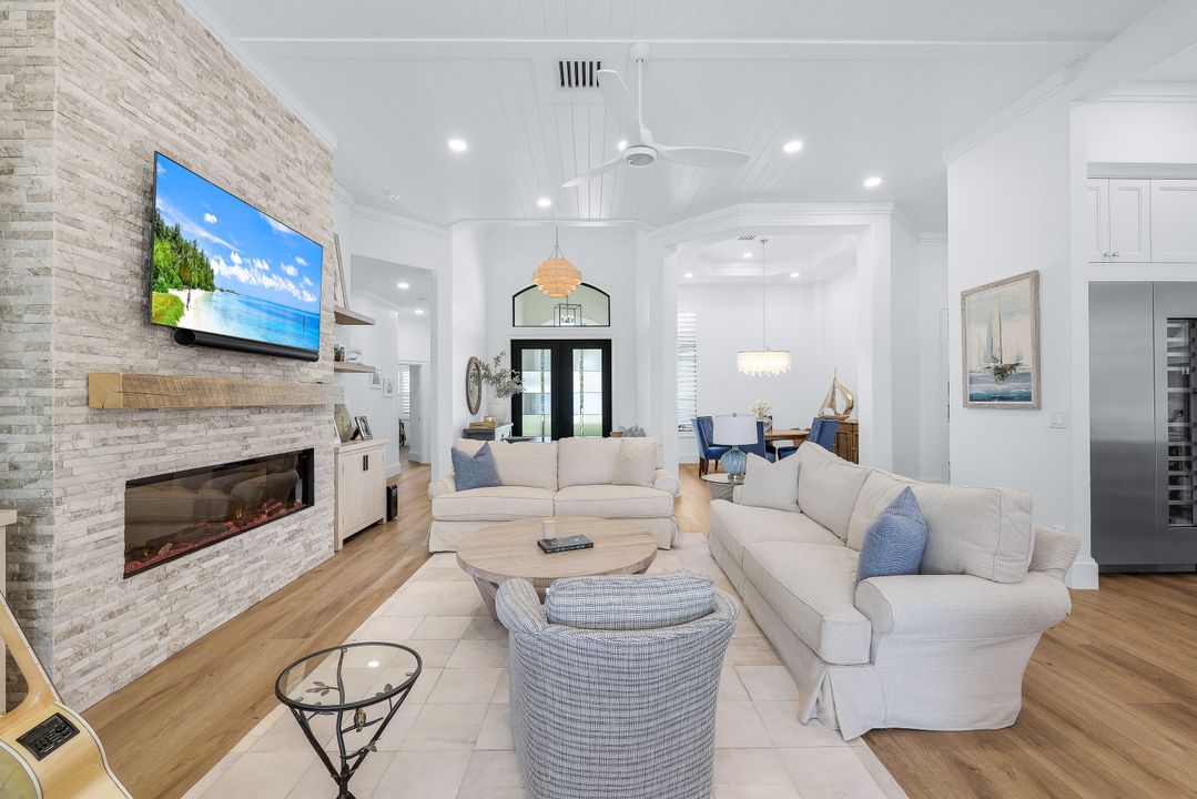 5092 Cerromar Dr, Naples, FL 34112