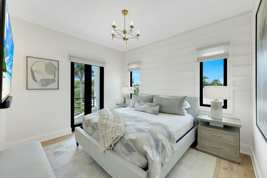 767 Park Shore Dr, Naples, FL 34103