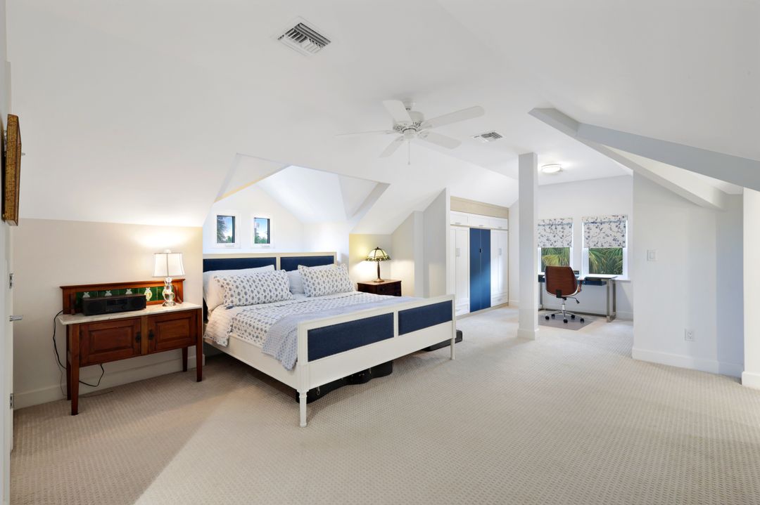 1063 Frank Whiteman Blvd, Naples, FL 34103