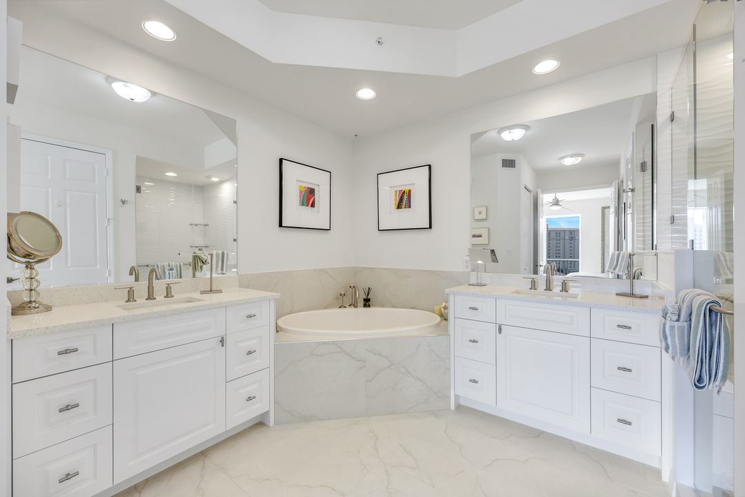 400 Flagship Dr #902, Naples, FL 34108