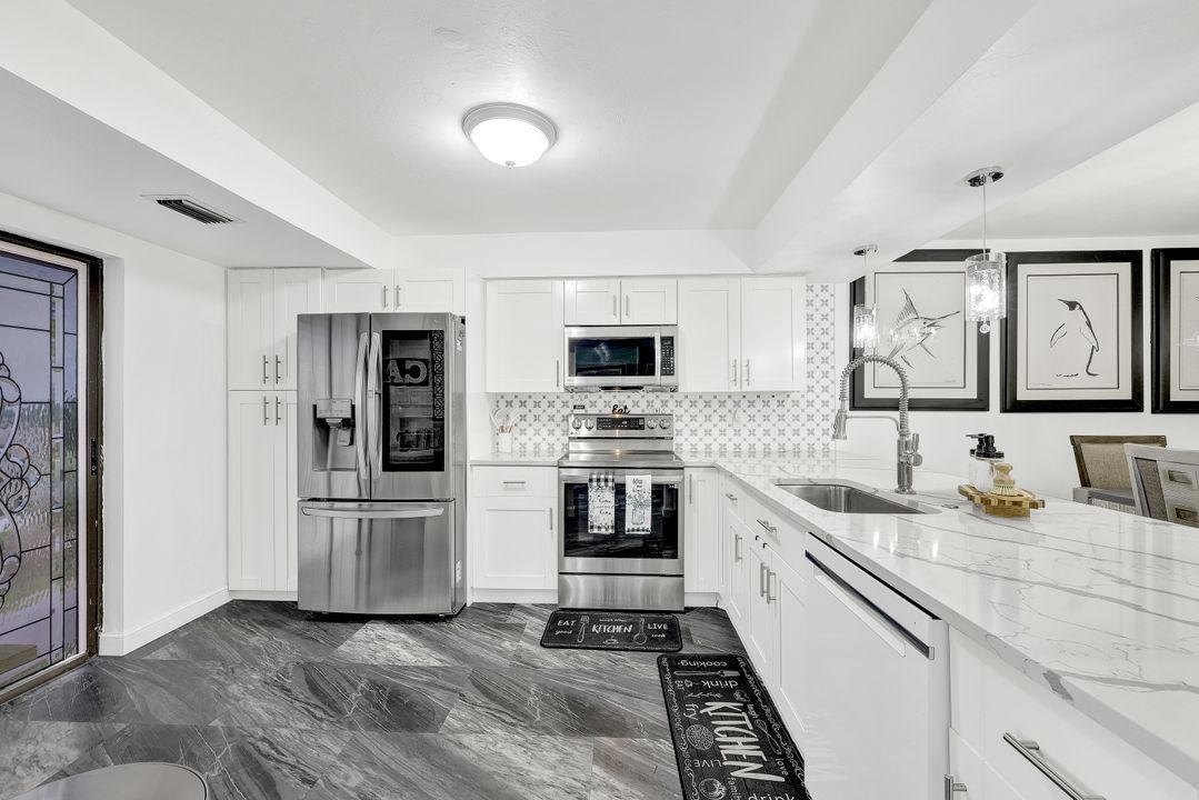 113 Pinebrook Dr, Fort Myers, FL 33907