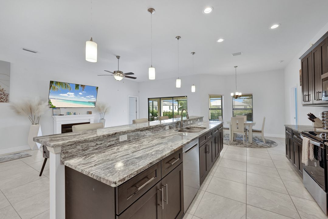 606 SE 4th St, Cape Coral, FL 33990