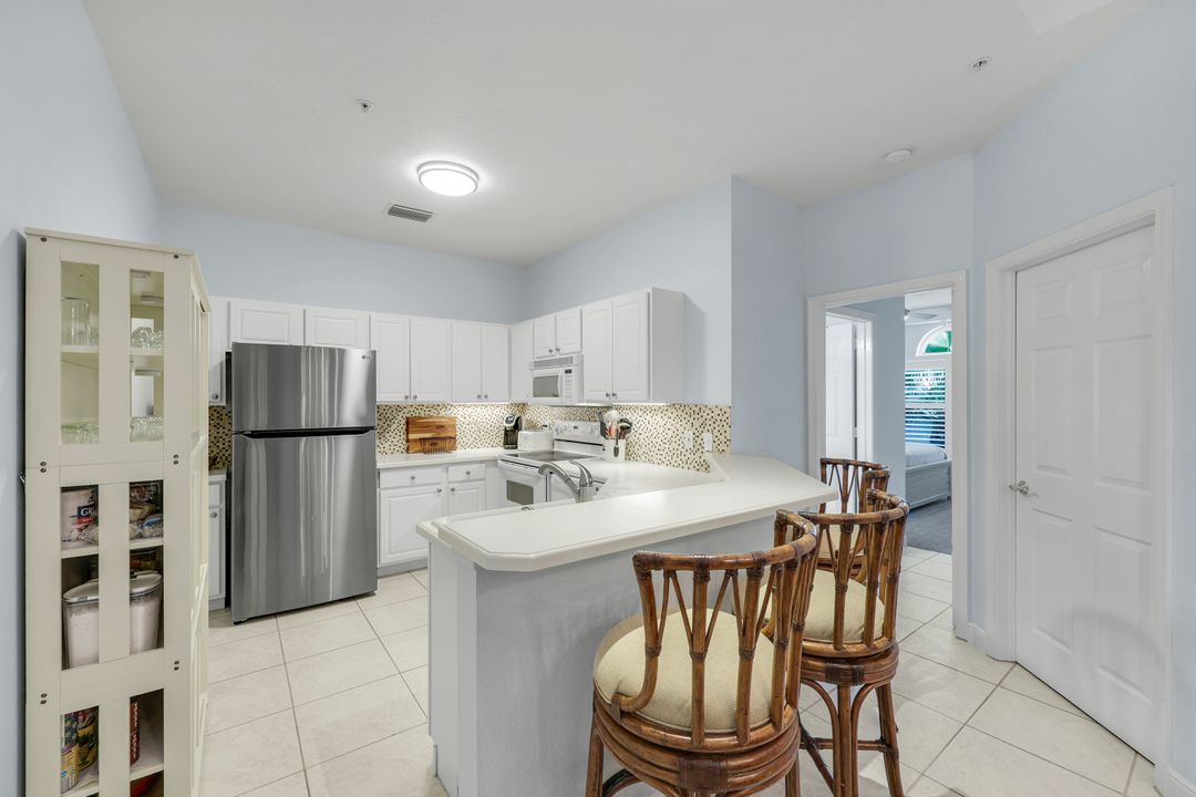 2110 Cay Lagoon Dr #122, Naples, FL 34109