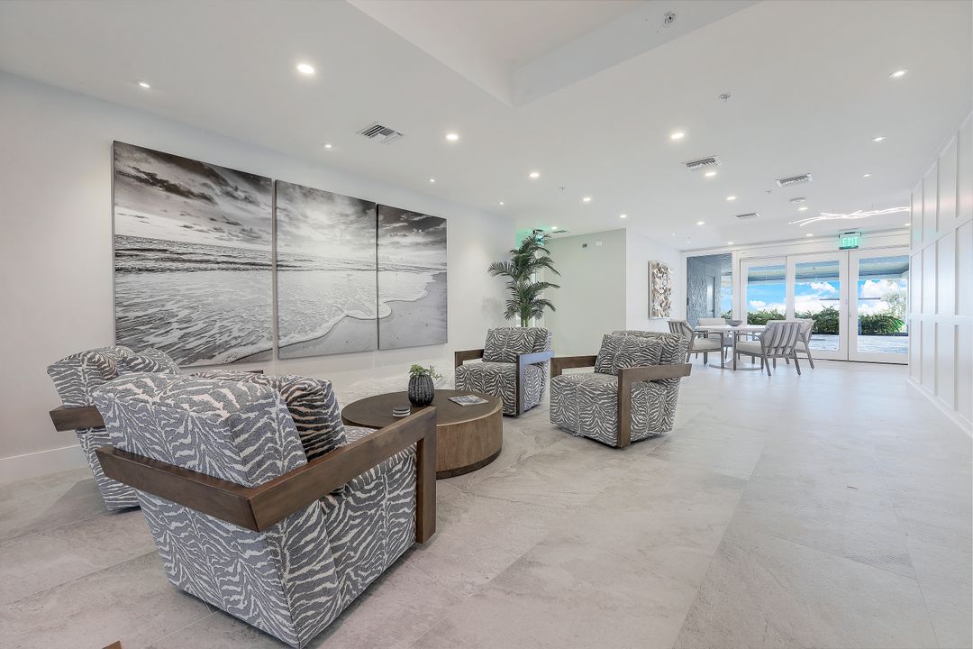 20 Seagate Dr #1102 (PH-2), Naples, FL 34103