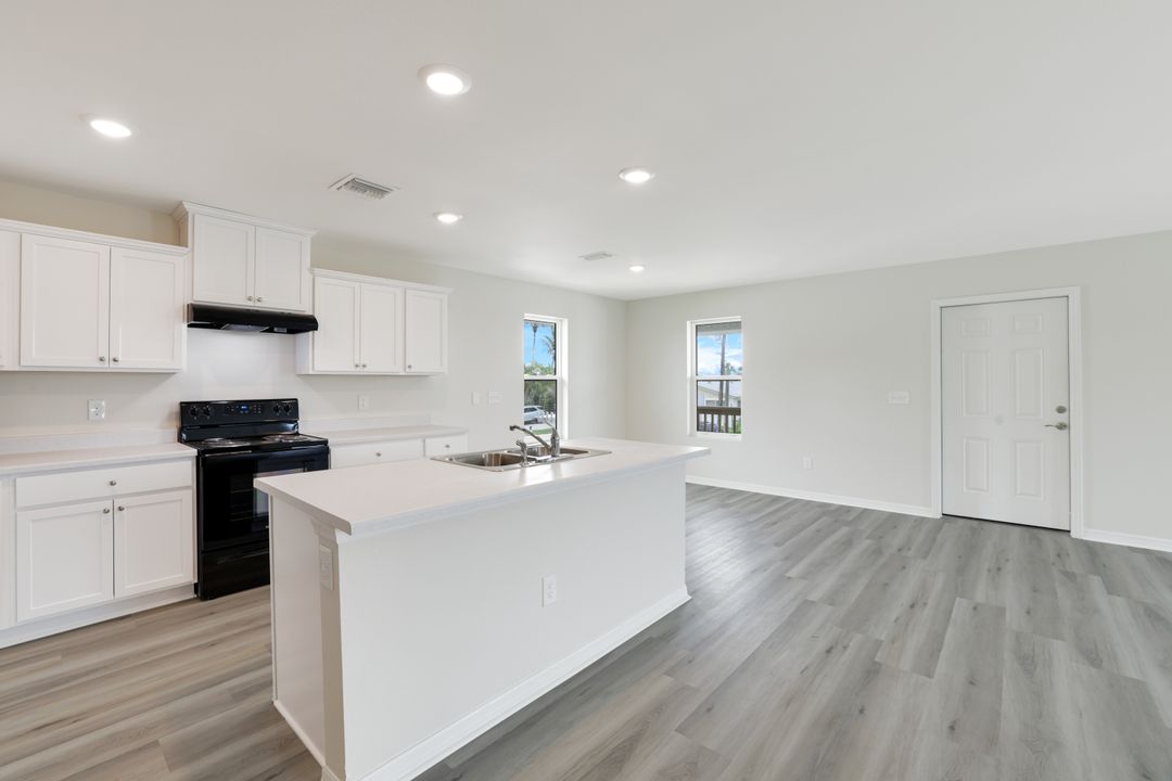 627 Palm Dr, Naples, FL 34114
