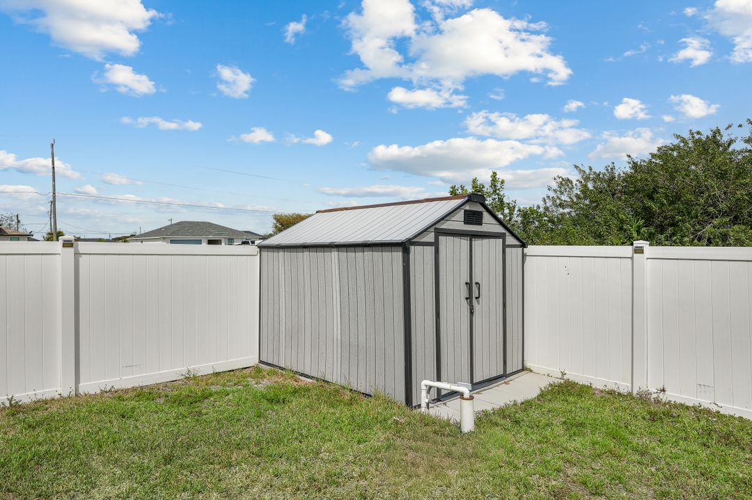 1728 NW 7th Ave, Cape Coral, FL 33993