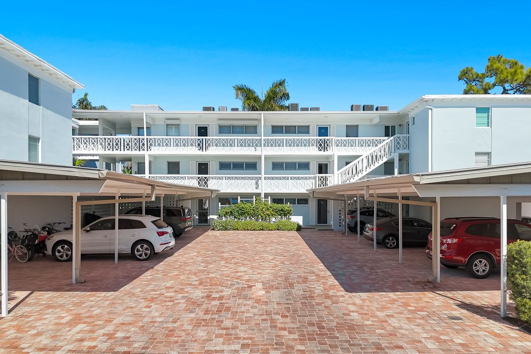 280 2nd Ave S #103, Naples, FL 34102