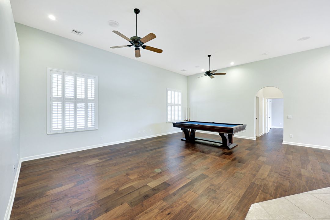 2035 Castle Garden Ln, Naples, FL 34110