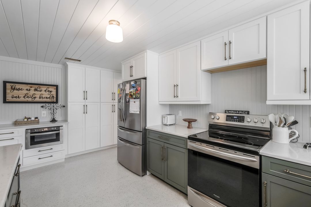 212 Maple Ave N, Lehigh Acres, FL 33936