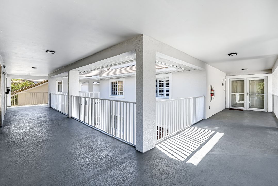 760 Waterford Dr #303, Naples, FL 34113