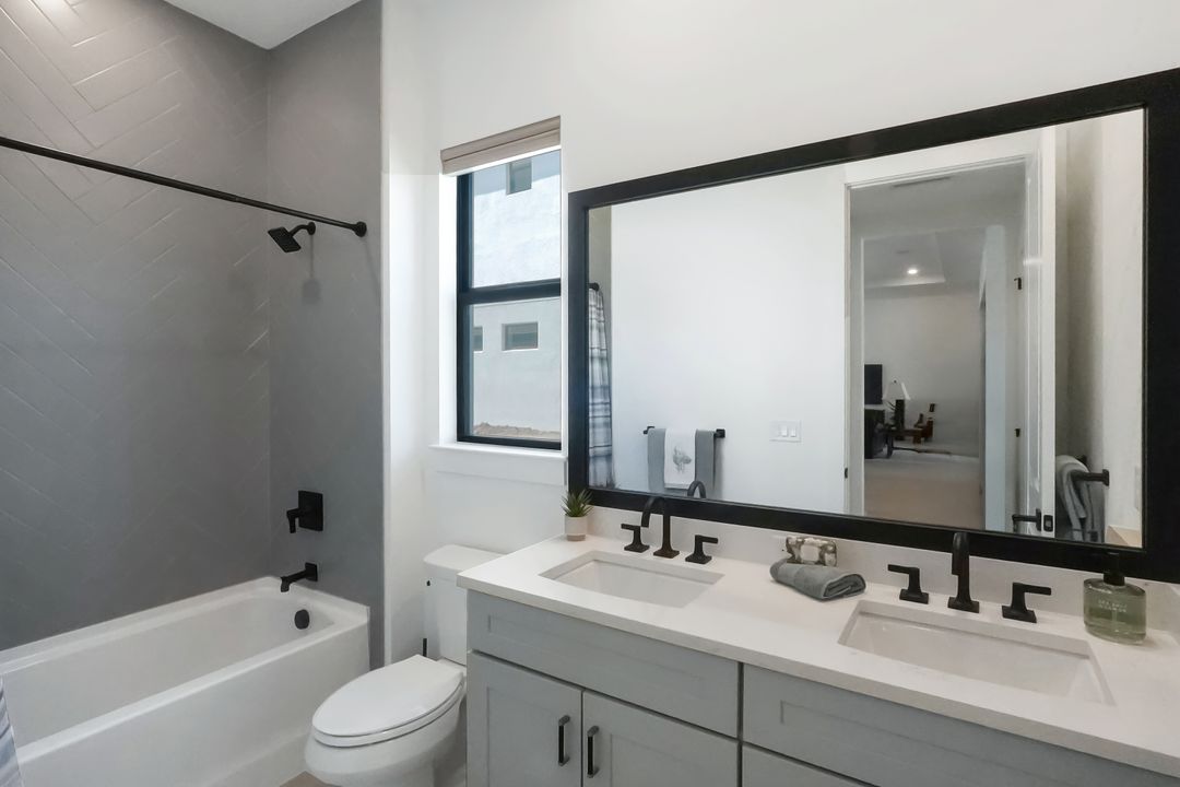 2428 Waterfront Cir, Sarasota, FL 34240