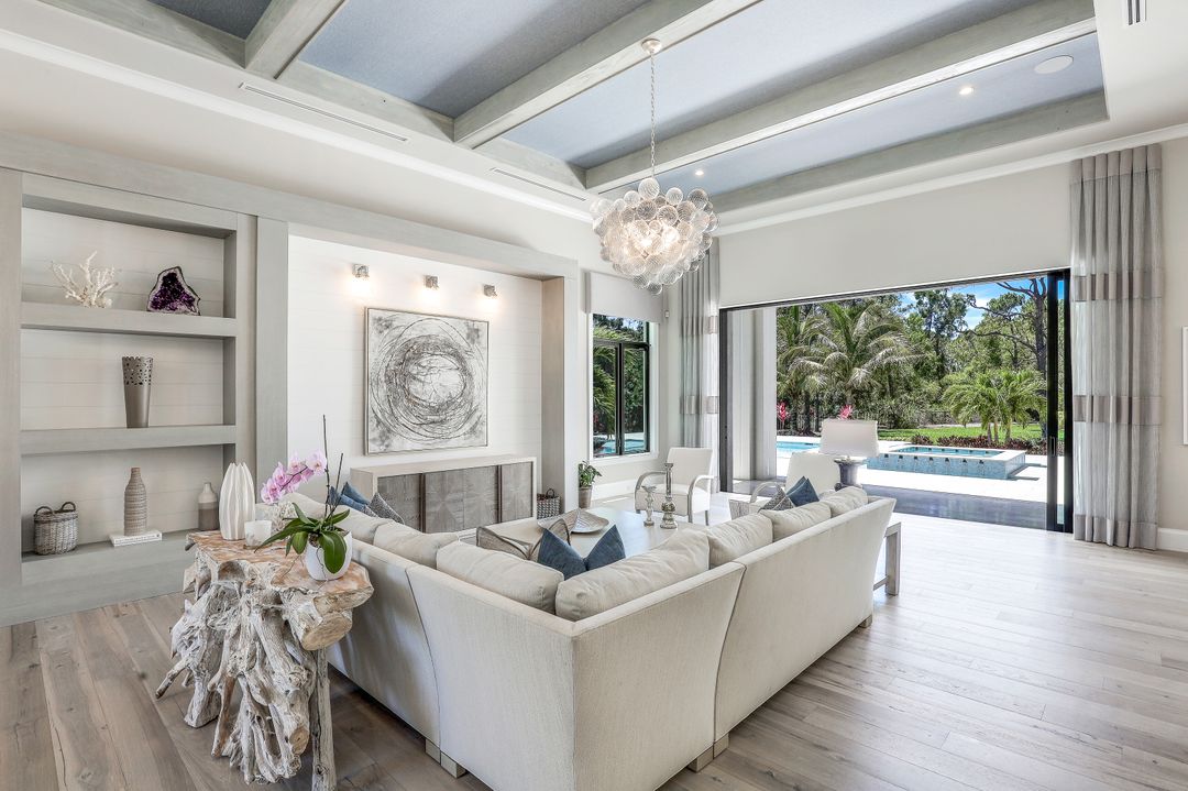 125 Caribbean Rd, Naples, FL 34108