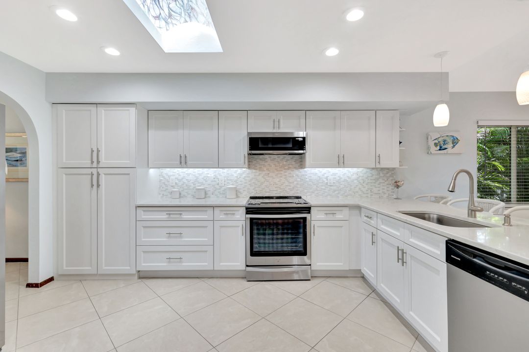 550 94th Ave N, Naples, FL 34108
