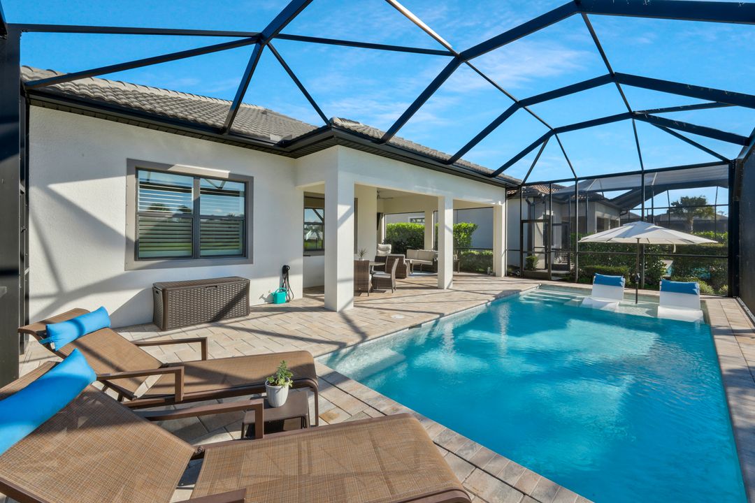 9815 Everglades Dr, Naples, FL 34120