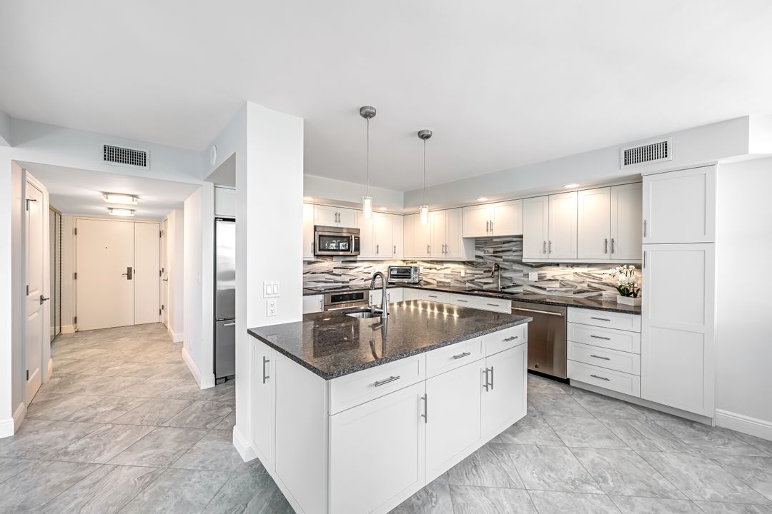 4041 Gulf Shore Blvd N #1108, Naples, FL 34103