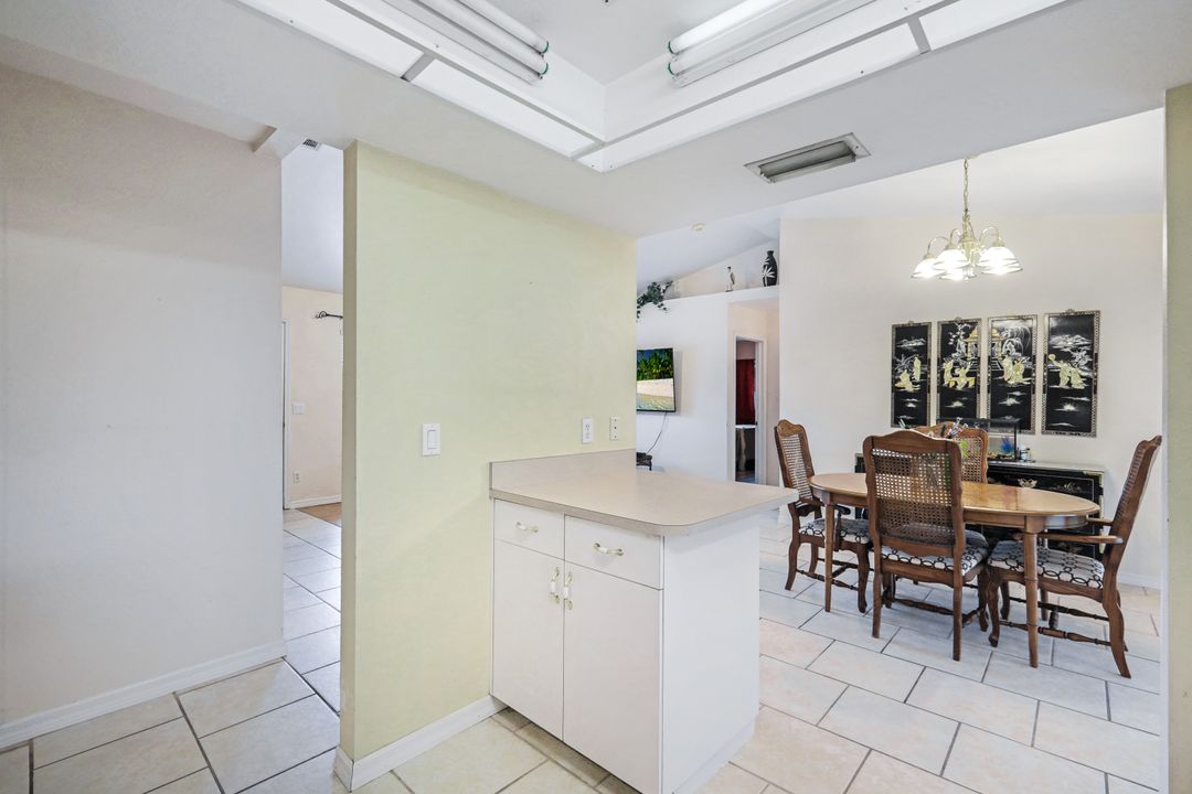 1332 SW 1st Ave, Cape Coral, FL 33991