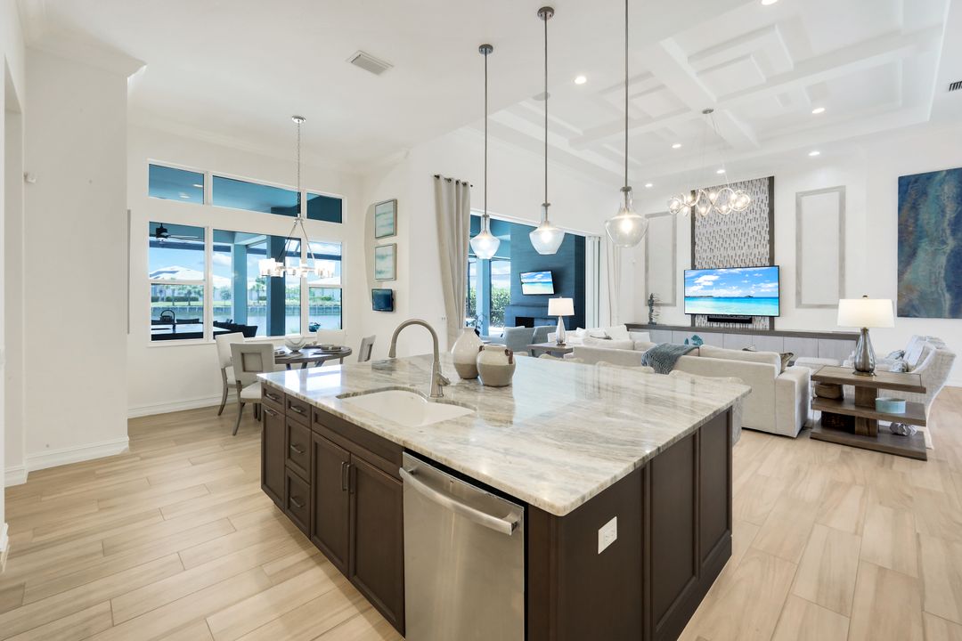 6259 Lightbourn Wy, Naples, FL 34113