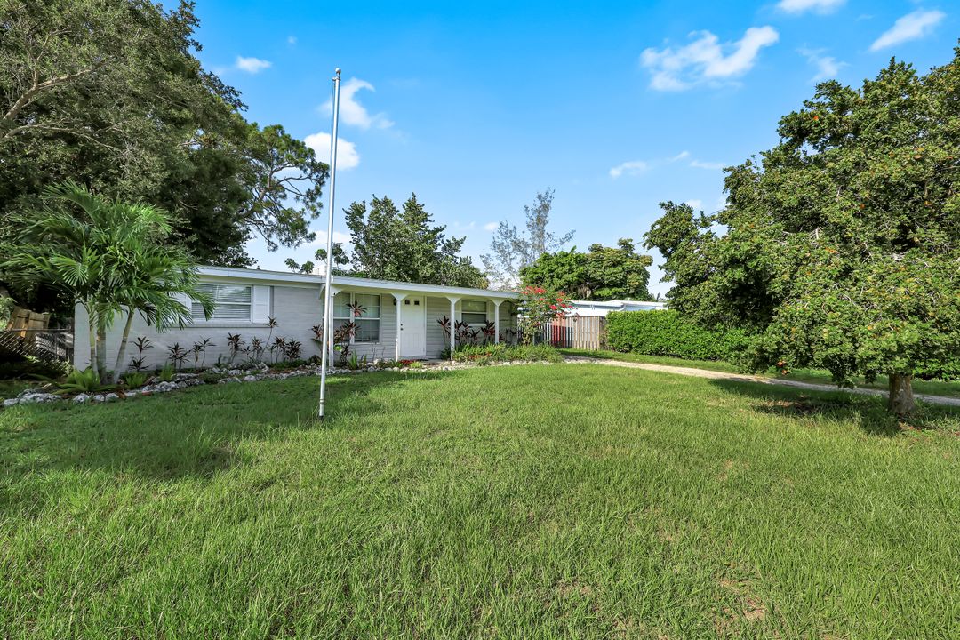 2140 Harbor Ln, Naples, FL 34104