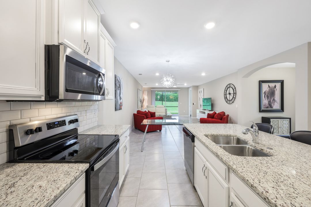 14551 Edgewater Cir, Naples, FL 34114