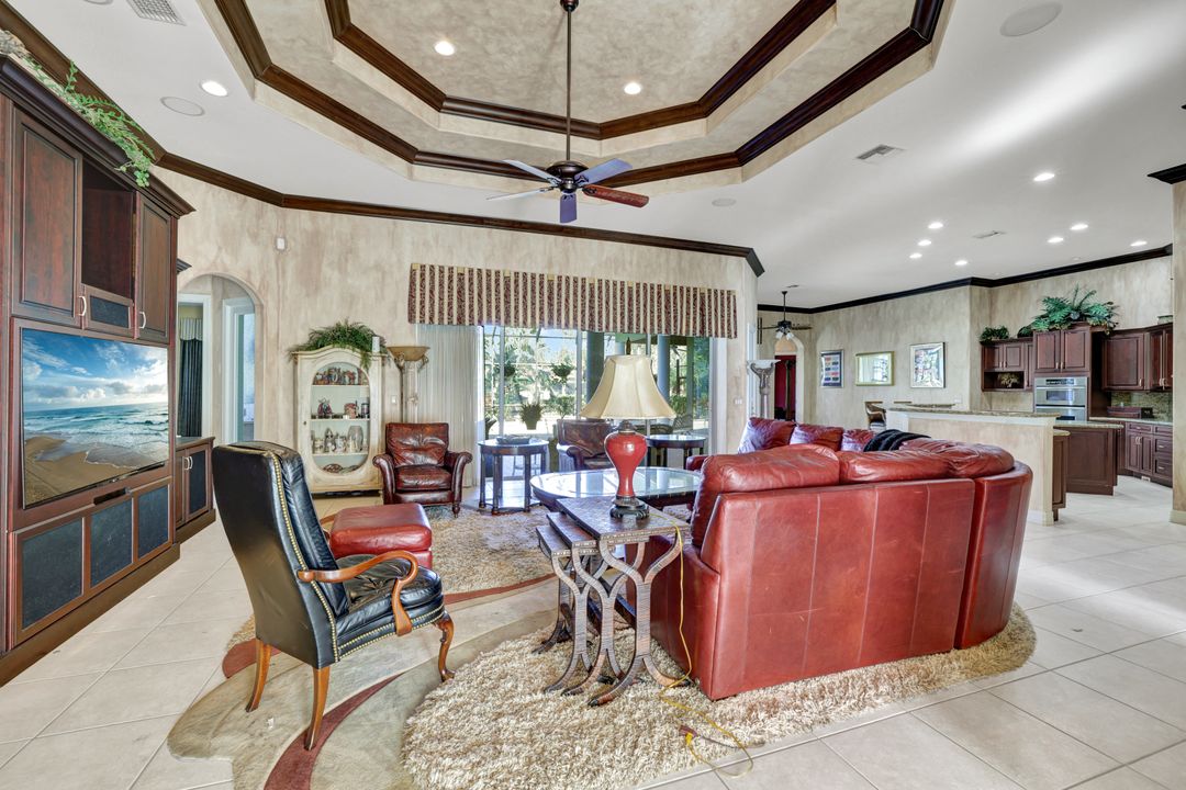 9742 Wilshire Lakes Blvd, Naples, FL 34109