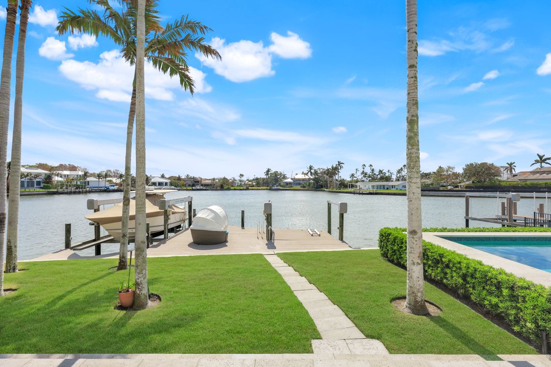 350 Springline Dr, Naples, FL 34102