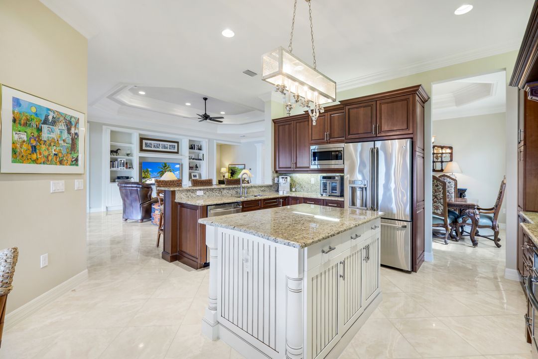 2915 Cinnamon Bay Cir, Naples, FL 34119