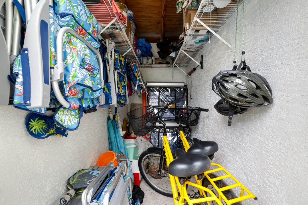 1971 Holiday Ln, Naples, FL 34104