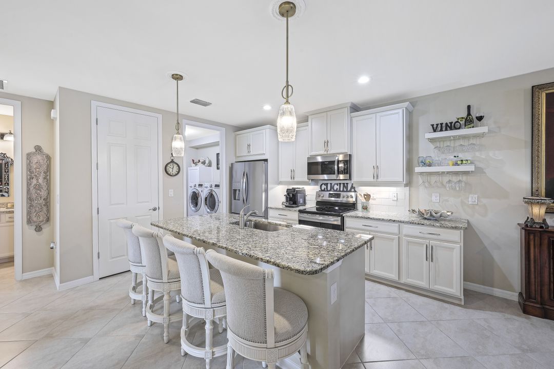 14822 Edgewater Cir, Naples, FL 34114