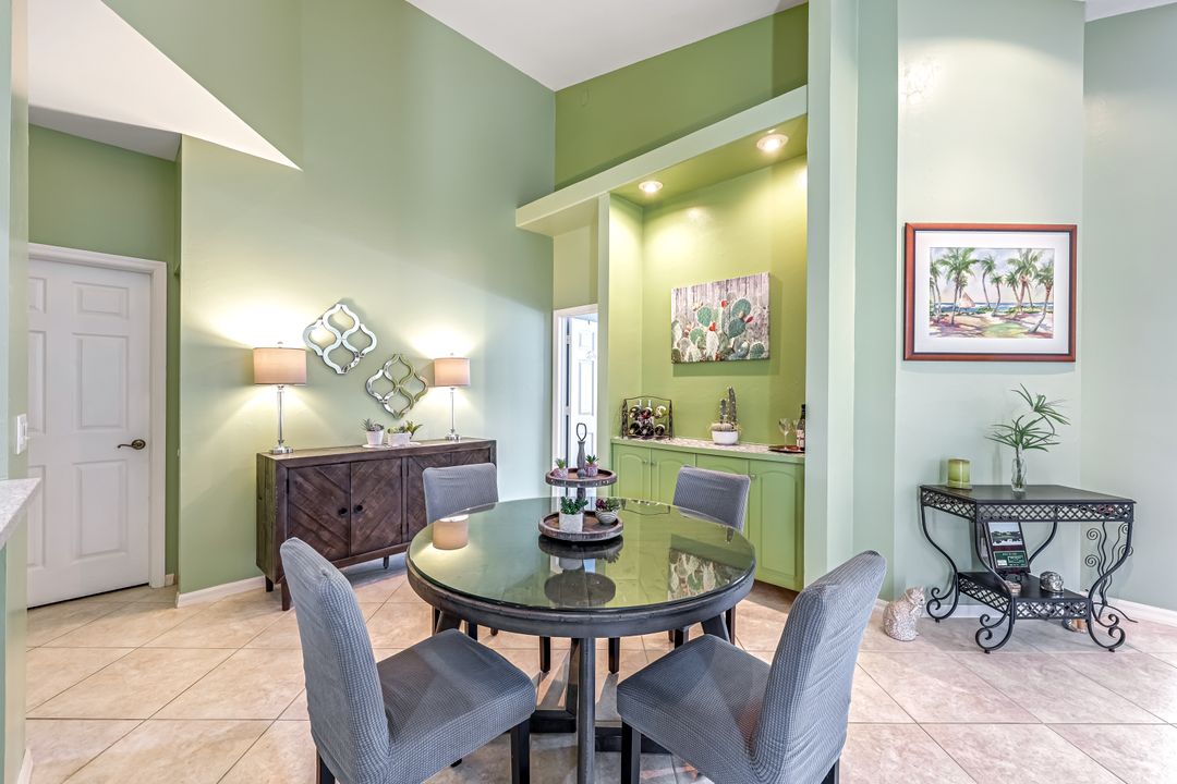 2041 Crestview Way, Naples, FL 34119