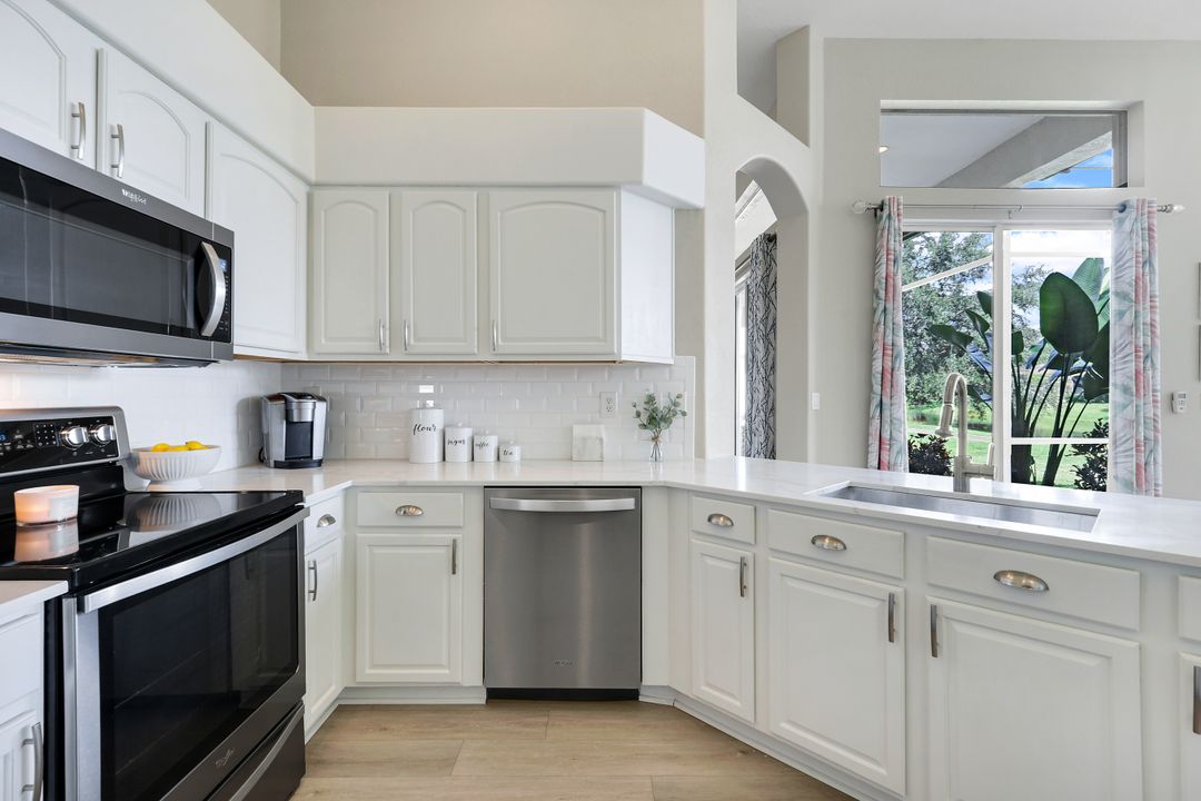 196 Skipping Stone Ln, Naples, FL 34119