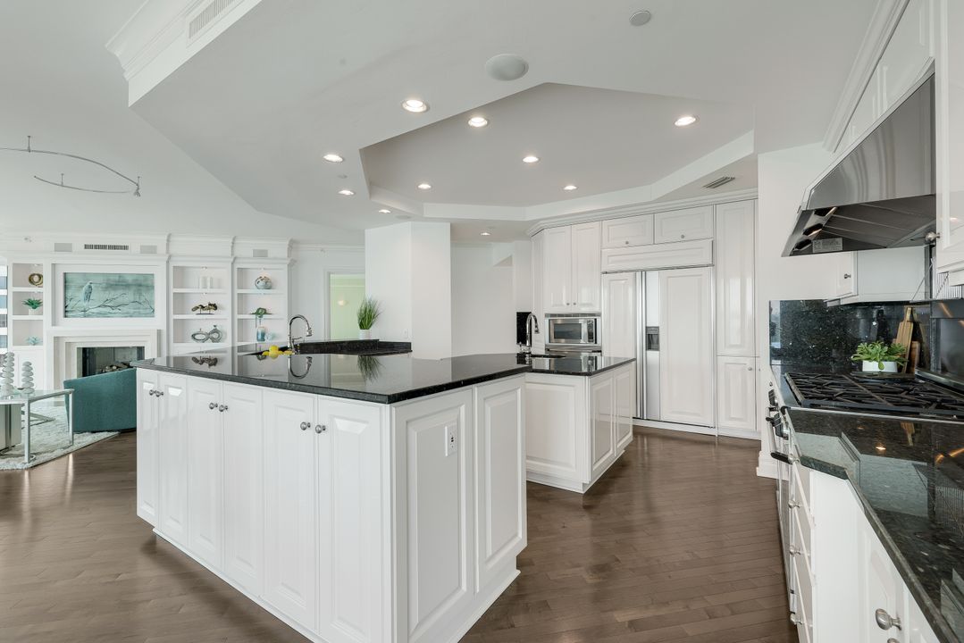 4101 Gulf Shore Blvd N #17N, Naples, FL 34103