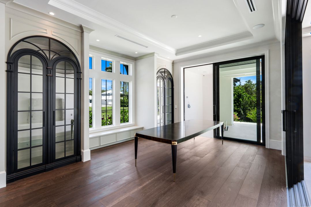 1690 Chesapeake Ave, Naples, FL 34102